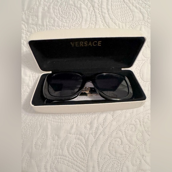 Versace sunglasses - Picture 2 of 4